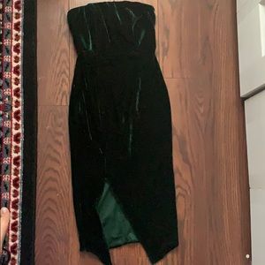 Lulu’s Velvet Green Strapless Dress
